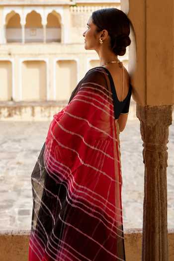 Geroo Jaipur Leheriya Stripe Pattern Saree With Blouse