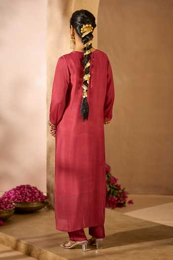 Samyukta Singhania Embroidered Kurta Set 
