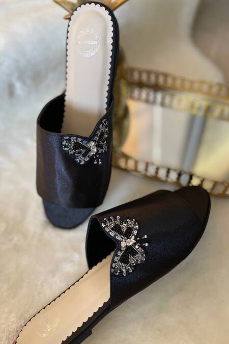 Buy_Modanta Footwear_Black Butterfly Patch Embroidered Flats _Online_at_Aza_Fashions