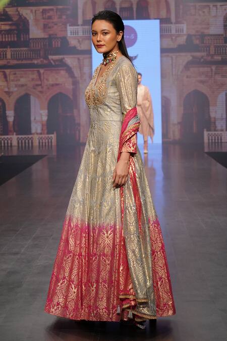 Soniya G_Grey Pure Silk Blend Paisley Square Neck Embroidered Anarkali With Dupatta _at_Aza_Fashions