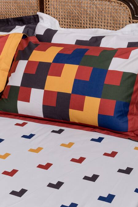 Kyoona_White 100% Cotton Print Chaukona Abstract Geometric Bedsheet Set_Online_at_Aza_Fashions