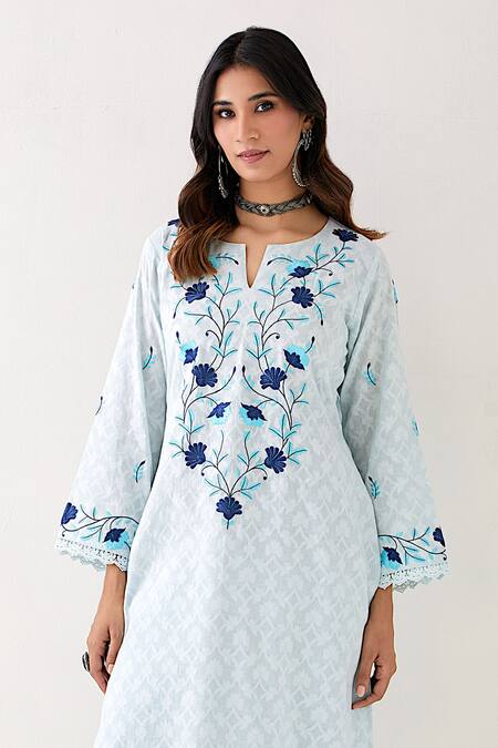Anantaa By Roohi_Blue Cotton Embroidery Split V-neck Botanical Yoke Kurta_Online_at_Aza_Fashions