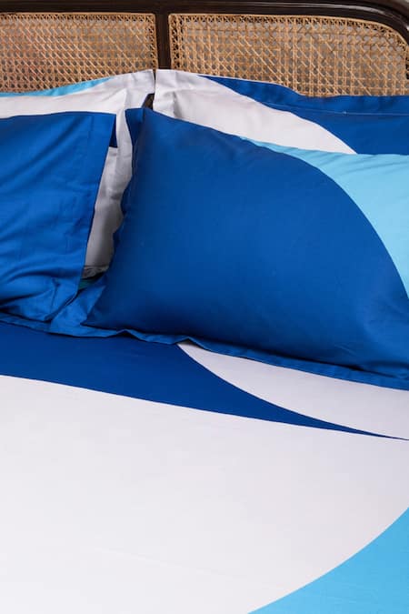 Kyoona_Blue 100% Cotton, Satin Weave Bold Scallop Pattern The Echo Ii Bedcover Set_Online_at_Aza_Fashions