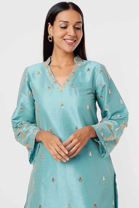 Mehak Murpana Blue Silk Embroidery V-neck Floral Geometric Kurta And Pant Set Online at Aza Fashions Mehak Murpana_Blue Silk Embroidery V-neck Floral Geometric Kurta And Pant Set _Online_at_Aza_Fashions