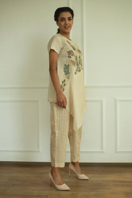 Oja_Cream Handloom Silk Floral Applique Round Embroidered Tunic And Pant Set _Online_at_Aza_Fashions