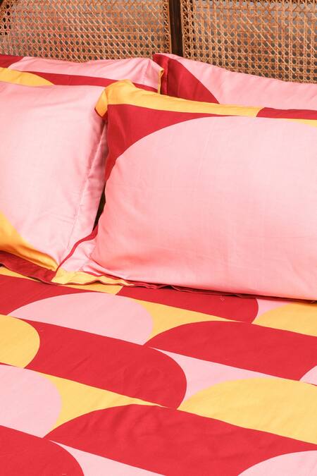 Kyoona Red 100% Cotton, Satin Weave Scallop Pattern The Echo Bedcover Set Online at Aza Fashions Kyoona_Red 100% Cotton, Satin Weave Scallop Pattern The Echo Bedcover Set_Online_at_Aza_Fashions