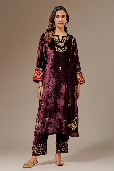 Anantaa by Roohi Velvet Embroidered Kurta 