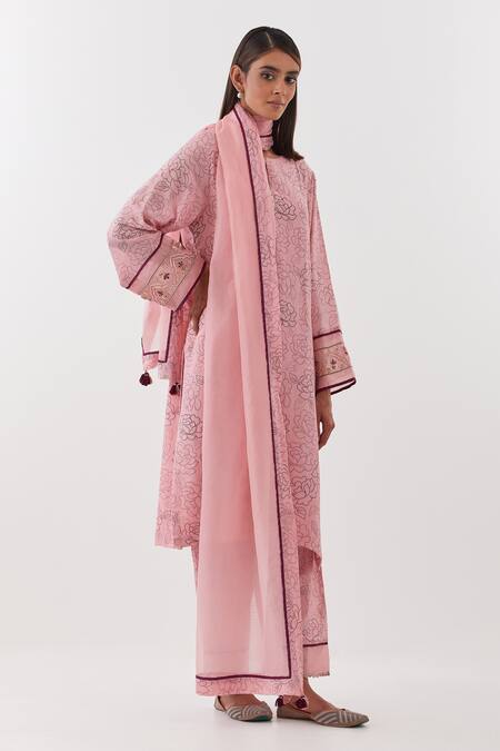 Amisha Kothari Pink Cotton, Silk Organza Zari, Piping Keyhole Gulposh Printed Rosette Kurta Set Online at Aza Fashions Amisha Kothari_Pink Cotton, Silk Organza Zari, Piping Keyhole Gulposh Printed Rosette Kurta Set _Online_at_Aza_Fashions