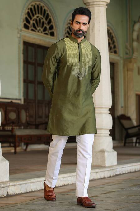 Raw & Rustic By Niti Bothra_Green Chanderi Silk Embroidery Short Banarasi Kurta _Online_at_Aza_Fashions