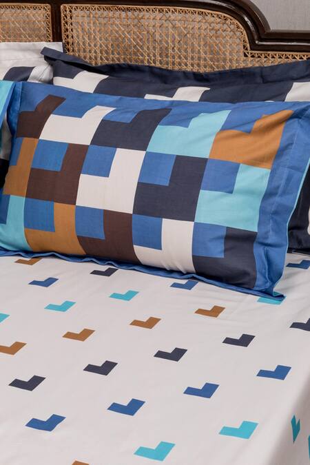 Kyoona_White 100% Cotton Print Chaukona Geometric Bedsheet Set_Online_at_Aza_Fashions