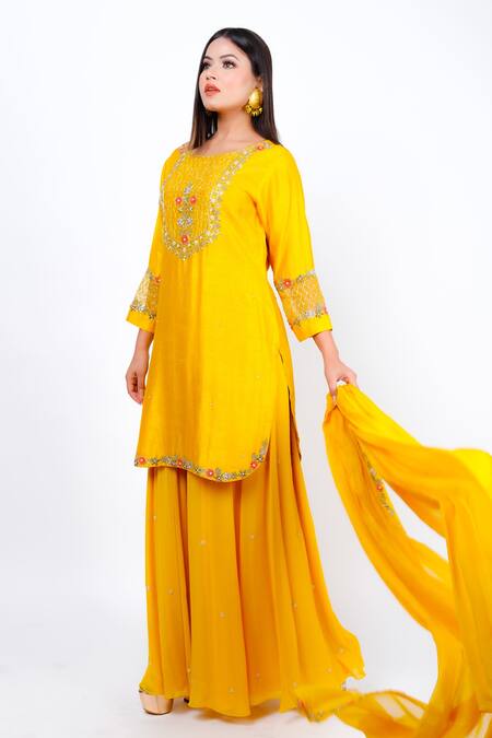 Geetika Jain Yellow Organza, Georgette, Embroidery, Dabka Floral Kurta Set Online at Aza Fashions Geetika Jain_Yellow Organza, Georgette, Embroidery, Dabka Floral Kurta Set_Online_at_Aza_Fashions