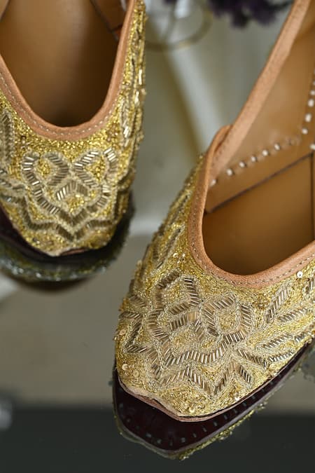 Miar Designs_Gold Cutdana And Zari Embroidered Diti Juttis_Online_at_Aza_Fashions