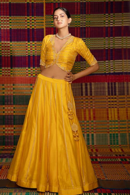 Deep Thee_Yellow Chanderi, Organza Embroidery V-neck Haldi Hand Lehenga Set _Online_at_Aza_Fashions