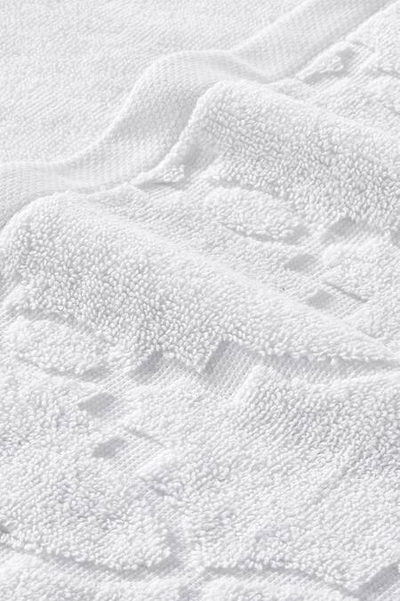 Houmn White 100% Cotton Weaves Geometric Pattern Form Towel Set Online at Aza Fashions Houmn_White 100% Cotton Weaves Geometric Pattern Form Towel Set_Online_at_Aza_Fashions
