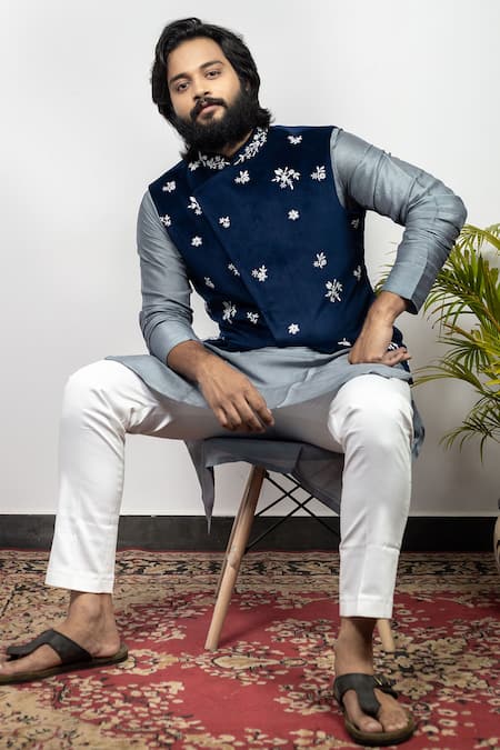 Hilo Design Blue Velvet Pearls Floral Work Bundi Online at Aza Fashions Hilo Design_Blue Velvet Pearls Floral Work Bundi _Online_at_Aza_Fashions