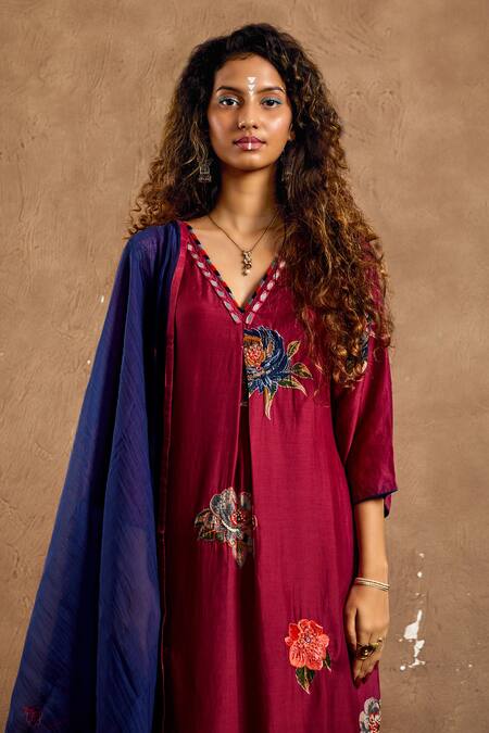 Label Kinjal Modi_Magenta Silk Beads, Mirrors, Embroidery V-neck Voile Floral Kurta Set_Online_at_Aza_Fashions