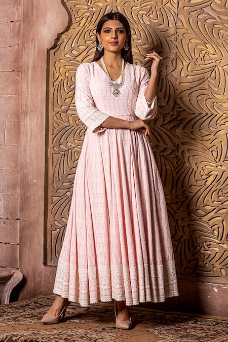 Monk & Mei By Sonia Anand_Pink Embroidery V-neck Chikankari Anarkali _Online_at_Aza_Fashions