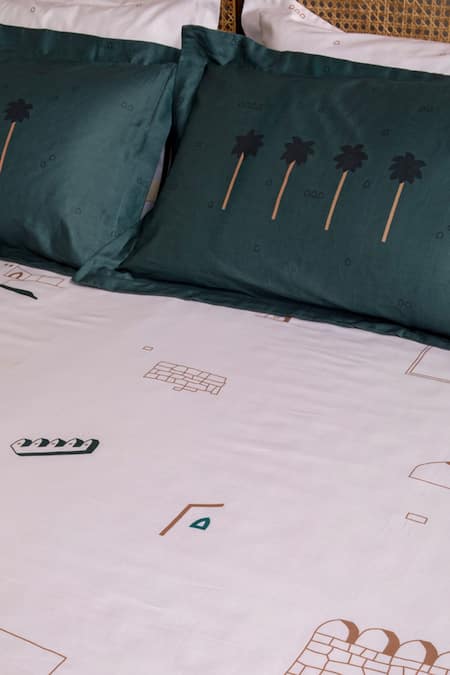 Kyoona_Cream 100% Cotton Print The Golconda Memories Bedsheet Set_Online_at_Aza_Fashions