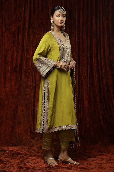 Shikhar Sharma_Green Silk Chanderi Embroidered Pearl Leaf Neck Kurta Pant Set _Online_at_Aza_Fashions