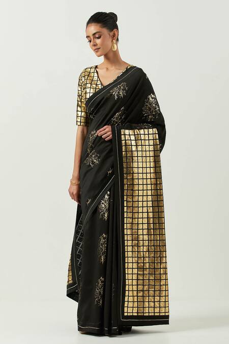 Label Earthen Blue Chanderi Silk Embroidery V-neck Sonpapri Printed Saree With Blouse Online at Aza Fashions Label Earthen_Blue Chanderi Silk Embroidery V-neck Sonpapri Printed Saree With Blouse _Online_at_Aza_Fashions