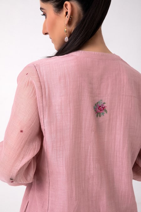 Label Shreya Sharma Pink Chanderi Embroidery V-neck Panelled Kurta Set Online at Aza Fashions Label Shreya Sharma_Pink Chanderi Embroidery V-neck Panelled Kurta Set _Online_at_Aza_Fashions