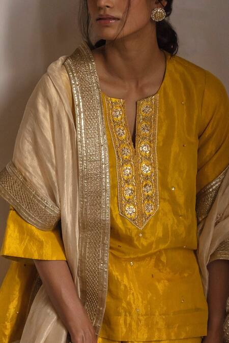 Shorshe Clothing Ivory Chanderi Silk, Tissue Embroidery Hand Dupatta Online at Aza Fashions Shorshe Clothing_Ivory Chanderi Silk, Tissue Embroidery Hand Dupatta _Online_at_Aza_Fashions