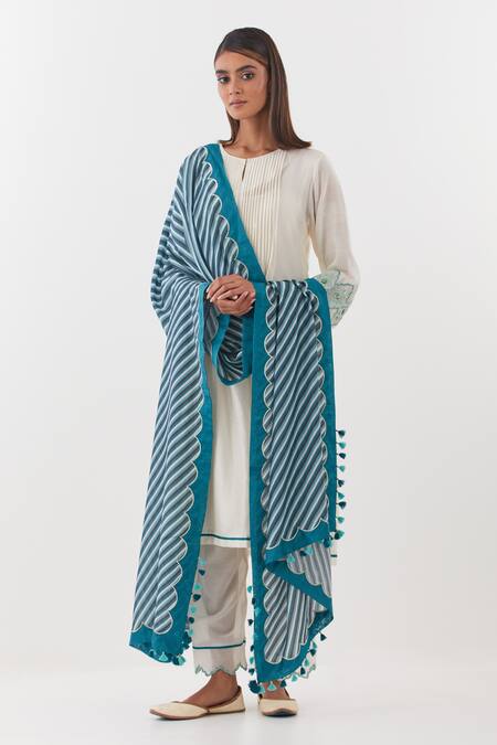 Amisha Kothari Ivory Chanderi , Organza Kusum Straight Kurta Set With Contrast Dupatta Online at Aza Fashions Amisha Kothari_Ivory Chanderi , Organza Kusum Straight Kurta Set With Contrast Dupatta _Online_at_Aza_Fashions