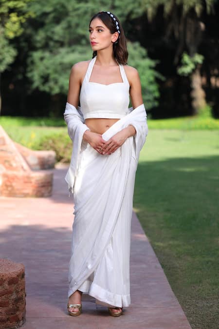 Tarini Vij_White Georgette Sequin Sweetheart Neck Pre Pleated Saree With Blouse _Online_at_Aza_Fashions