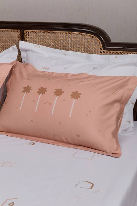 Kyoona_White 100% Cotton Print The Golconda Memories Bedsheet Set_Online_at_Aza_Fashions