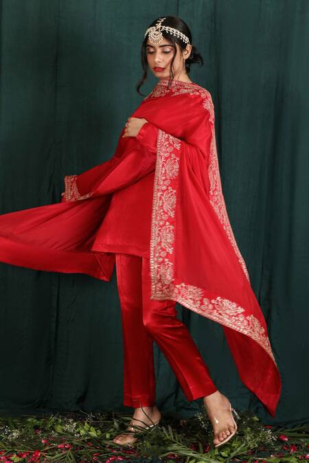 The Aarya_Red Maheshwari, Silk Embroidery Round Neck Straight Kurta Cigarette Pant Set _Online_at_Aza_Fashions