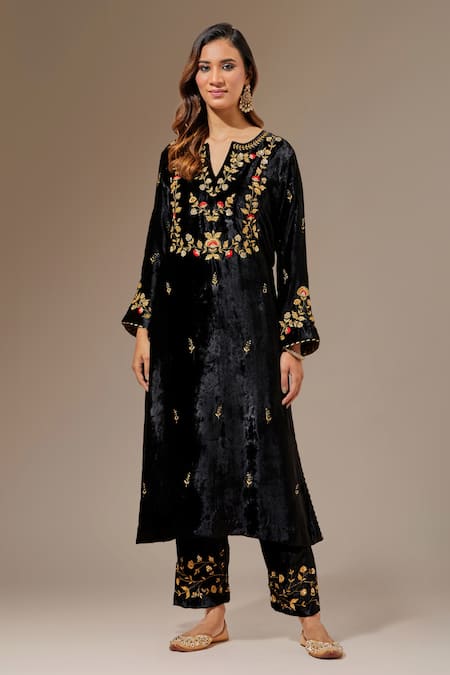 Anantaa by Roohi Velvet Floral Embroidered Placement Kurta 