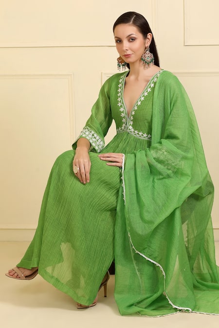 Neha Khullar_Green Chanderi Silk, Muslin Embroidery, Lace V-neck Neckline Kurta Set _at_Aza_Fashions