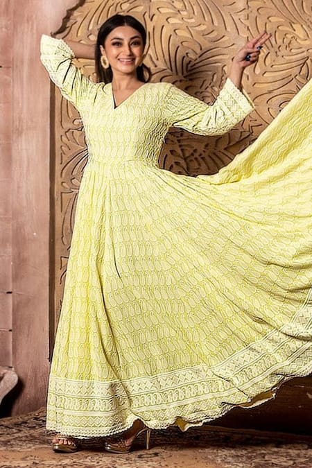 Monk & Mei By Sonia Anand_Yellow Chiffon Embroidery V-neck Falak Chikankari Sunshine Anarkali _Online_at_Aza_Fashions