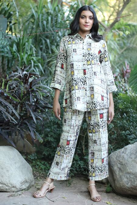Linen Bloom_Multi Color 100% Linen Digital Window Pant _Online_at_Aza_Fashions