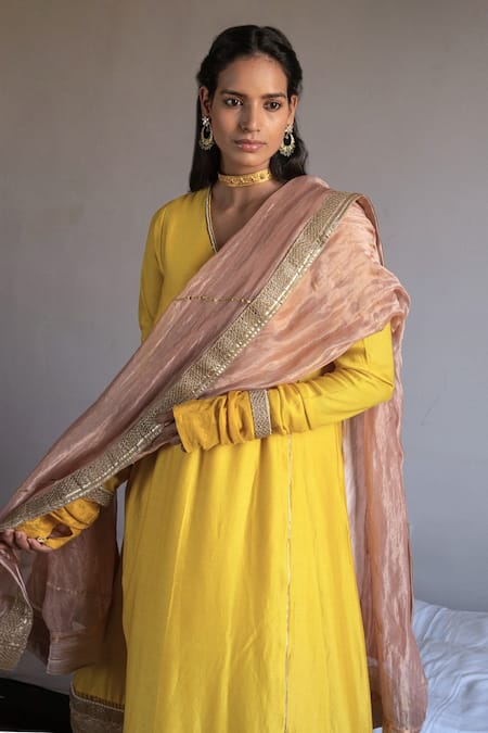 Shorshe Clothing Pink Chanderi Silk Embroidery Hand Dupatta Online at Aza Fashions Shorshe Clothing_Pink Chanderi Silk Embroidery Hand Dupatta _Online_at_Aza_Fashions