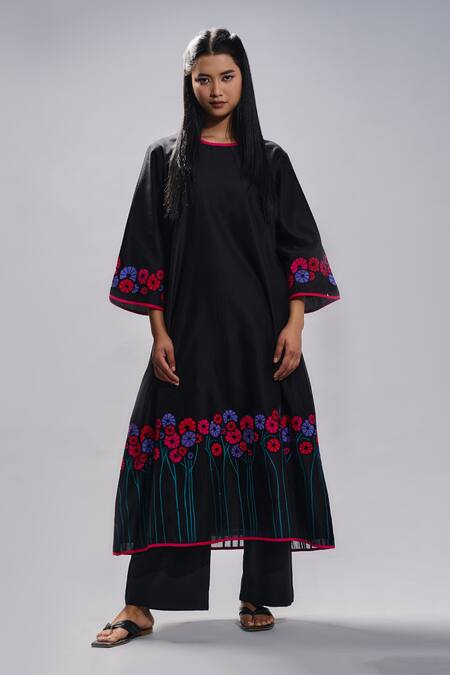 Taika By Poonam Bhagat_Black Chanderi Embroidered Floral Round Applique A-line Tunic Set _Online_at_Aza_Fashions