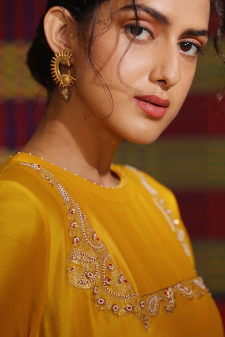 Deep Thee_Yellow Chanderi Embroidery Round Neck Haldi Yoke Outline Kurta Set _Online_at_Aza_Fashions