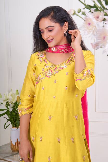Geetika Jain_Yellow Chanderi, Viscose, Organza Beads, Cut Work, Hand Angarkha Kurta Set _Online_at_Aza_Fashions
