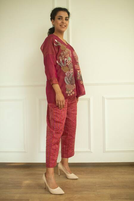Oja_Pink Handloom Silk Applique V Neck Embroidered Shirt With Pant _Online_at_Aza_Fashions