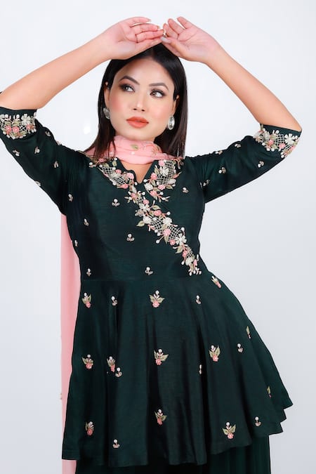 Geetika Jain_Green Silk, Georgette Sequins, Cut Floral Kurta Set With Contrasting Dupatta _Online_at_Aza_Fashions