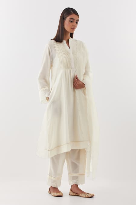 Amisha Kothari Ivory Chanderi , Organza Lace, Cut Work, Gunjan Solid Kurta Set Online at Aza Fashions Amisha Kothari_Ivory Chanderi , Organza Lace, Cut Work, Gunjan Solid Kurta Set _Online_at_Aza_Fashions