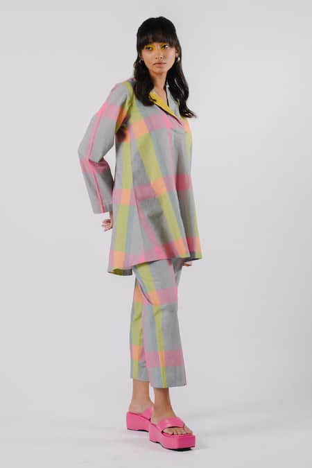 Tussah By Siddhi Shah_Grey Cotton Round Neck Checkered Print Tunic And Pant Set _Online_at_Aza_Fashions