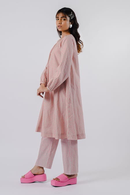 Tussah By Siddhi Shah Pink Cotton Checkered Round Pattern Flared Kurta With Pant Online at Aza Fashions Tussah By Siddhi Shah_Pink Cotton Checkered Round Pattern Flared Kurta With Pant _Online_at_Aza_Fashions