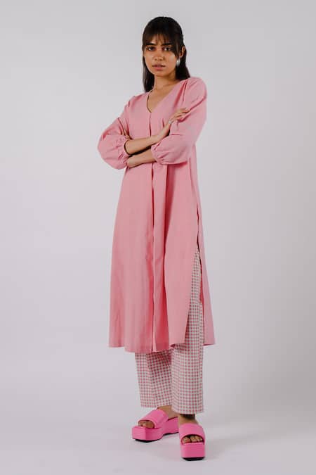 Buy Tussah By Siddhi Shah Pink Cotton Checkered V Neck Solid Kurta With Pant Online at Aza Fashions Buy_Tussah By Siddhi Shah_Pink Cotton Checkered V Neck Solid Kurta With Pant _Online_at_Aza_Fashions