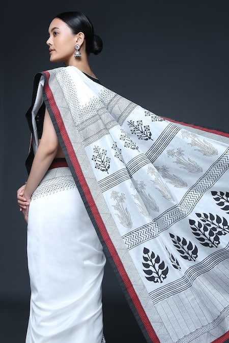 Sanjev Marwaaha_Ivory Chanderi Printed Geometric V Neck Block Saree With Blouse_Online_at_Aza_Fashions