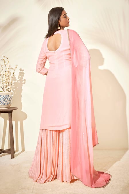 Shop Suruchi Parakh Pink , Crepe Floral, Zardozi Boat Embroidered Kurta Set at Aza Fashions Shop_Suruchi Parakh_Pink , Crepe Floral, Zardozi Boat Embroidered Kurta Set _at_Aza_Fashions
