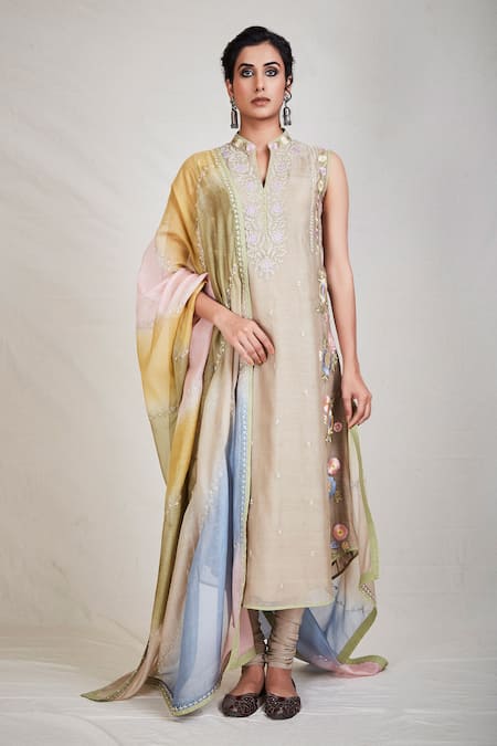 Sue Mue Embroidered Kurta Set 