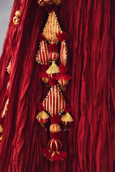 Bookmark These 15+ Pretty Latkan Ideas To Include In Your Bridal Lehengas!  | WedMeGood