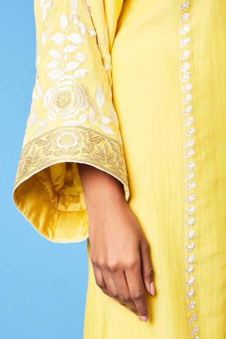 Sue Mue_Yellow Mul Parsi And Thread Work, Resham V Neck Tunic & Pant Set _Online_at_Aza_Fashions