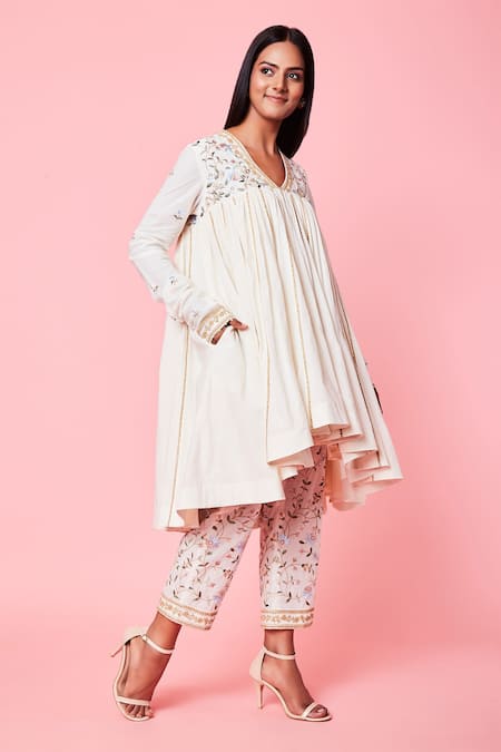 Sue Mue_White Cotton Dori, Floral, Resham, Parsi Work V Embroidered Short Anarkali Set _Online_at_Aza_Fashions